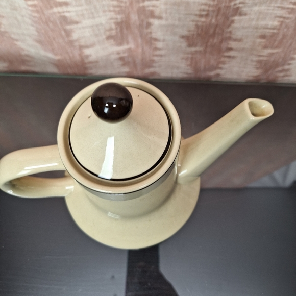 Vintage STRAWBERRIES 🍓 pitcher with lid, freezer to oven stoneware. - Picture 2 of 13